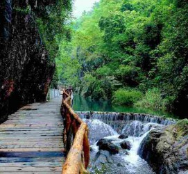 广西周边旅游(周边旅游景区哪里好玩)