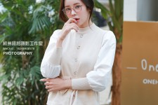 广西兼职模特被摄影师亲(兼职模特被摄影师亲了)