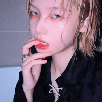 广西伴游女生樱花漫舞的资料