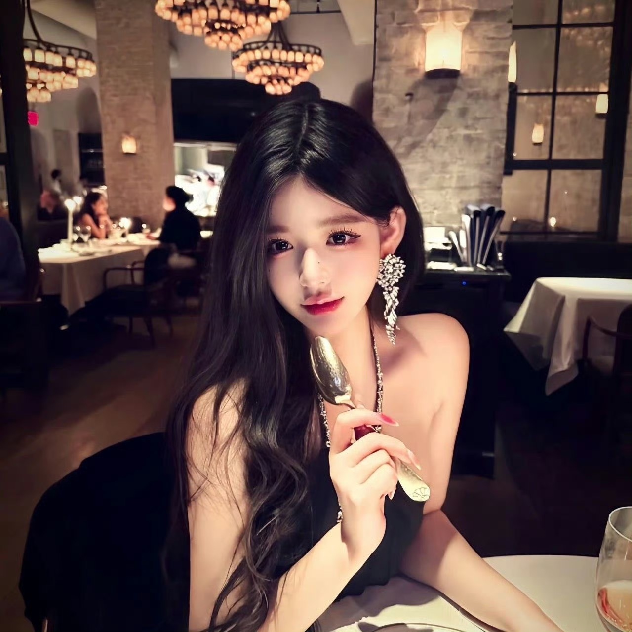 广西伴游女生蓝盈盈的资料